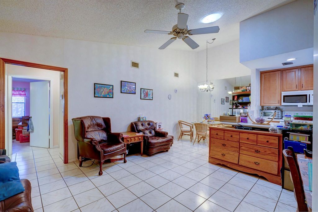 Image 13 of property listing at 1073 Goldenrod Road, Wellington, FL 33414