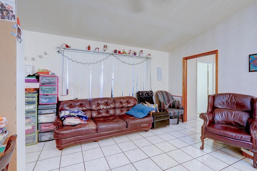 Image 14 of property listing at 1073 Goldenrod Road, Wellington, FL 33414