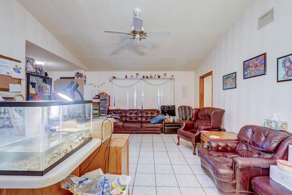 Image 15 of property listing at 1073 Goldenrod Road, Wellington, FL 33414