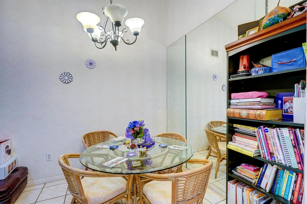 Image 16 of property listing at 1073 Goldenrod Road, Wellington, FL 33414