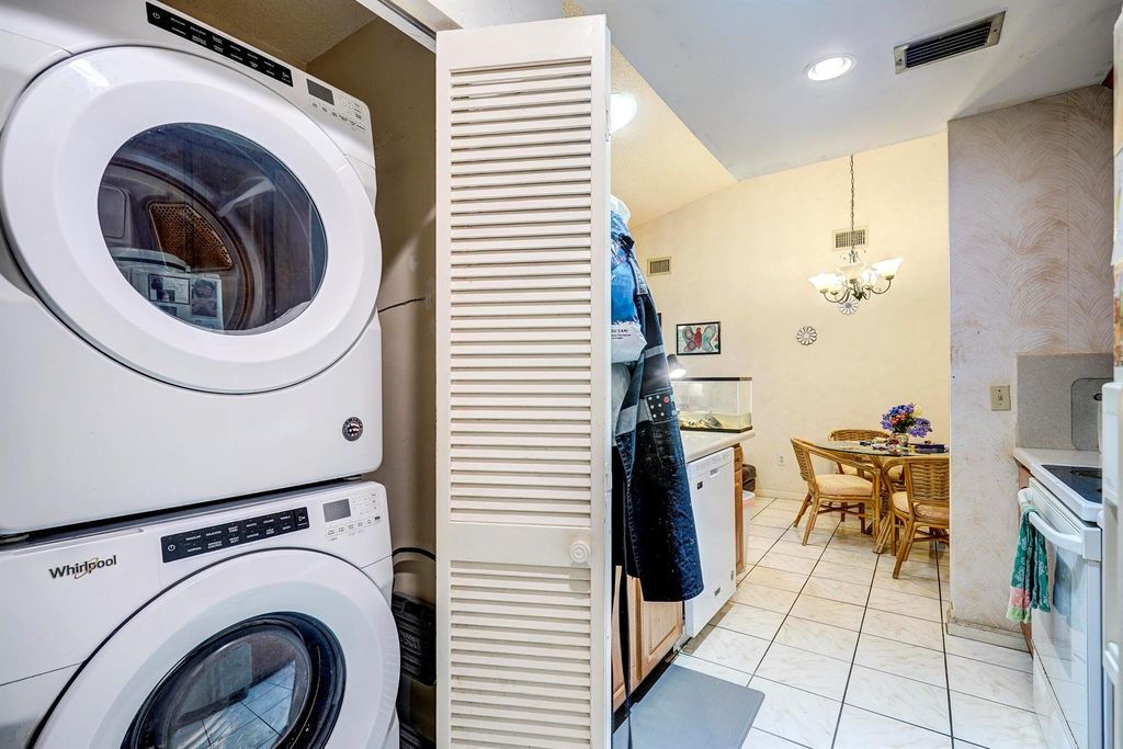 Image 17 of property listing at 1073 Goldenrod Road, Wellington, FL 33414