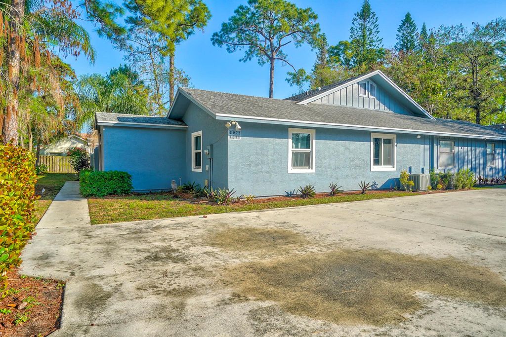 Image 2 of property listing at 1073 Goldenrod Road, Wellington, FL 33414