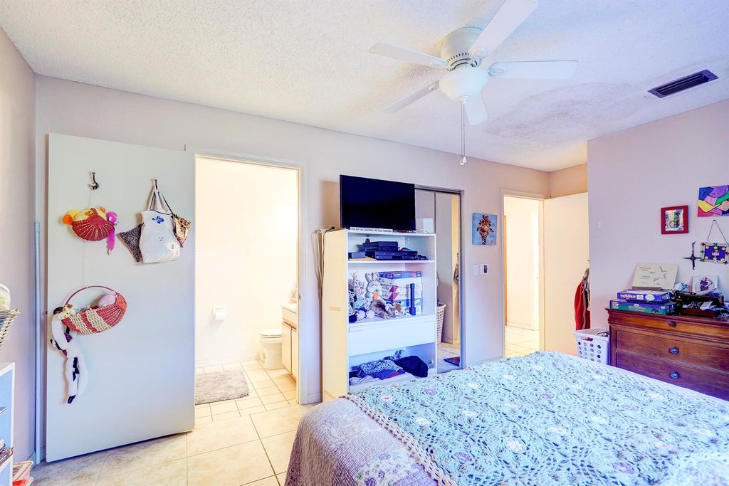 Image 24 of property listing at 1073 Goldenrod Road, Wellington, FL 33414