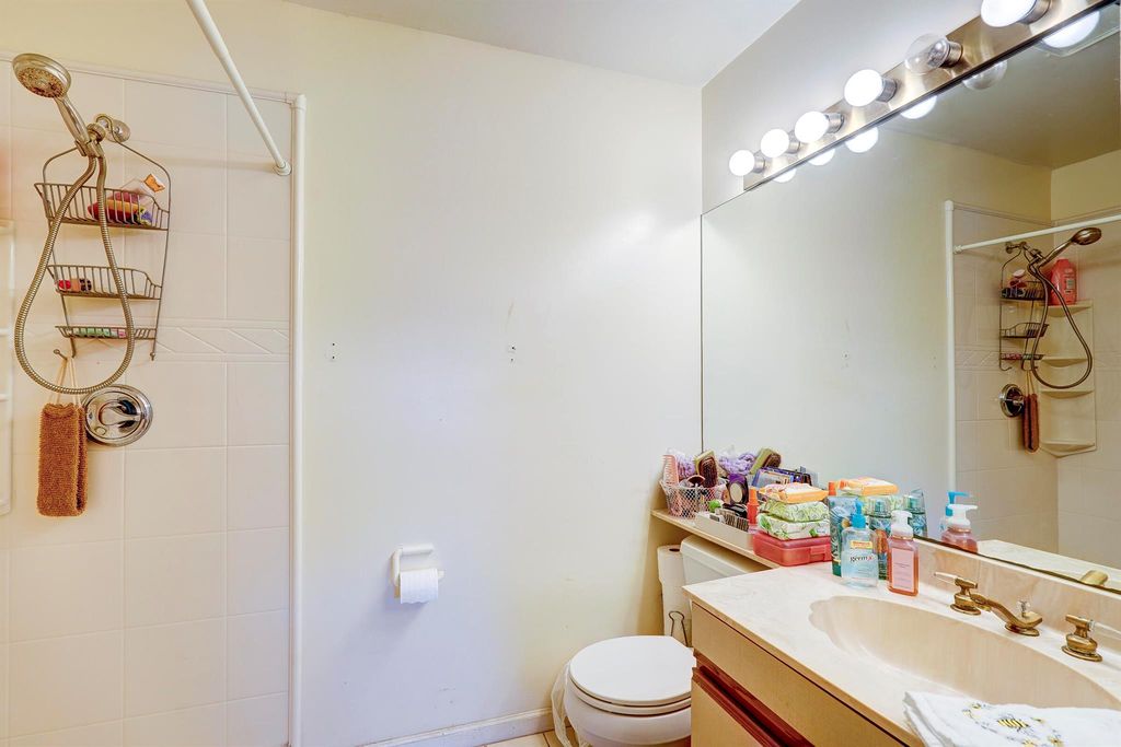 Image 25 of property listing at 1073 Goldenrod Road, Wellington, FL 33414