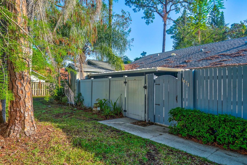 Image 3 of property listing at 1073 Goldenrod Road, Wellington, FL 33414