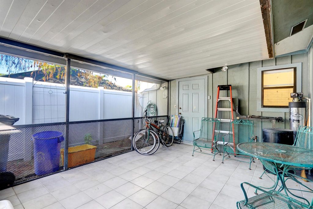 Image 7 of property listing at 1073 Goldenrod Road, Wellington, FL 33414