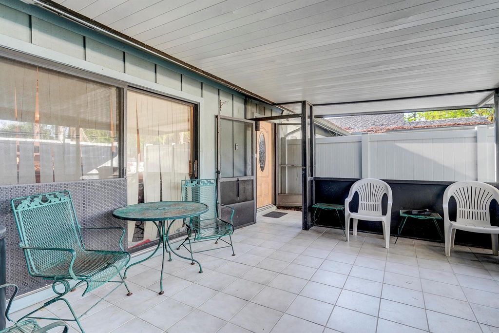 Image 8 of property listing at 1073 Goldenrod Road, Wellington, FL 33414