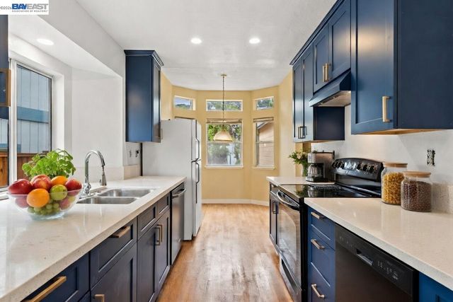 104 Bridgeview Ct, Crockett, CA 94525