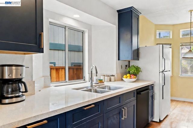 104 Bridgeview Ct, Crockett, CA 94525