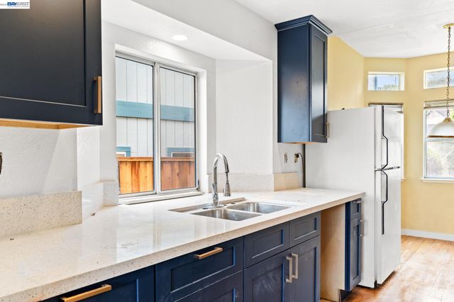 104 Bridgeview Ct, Crockett, CA 94525