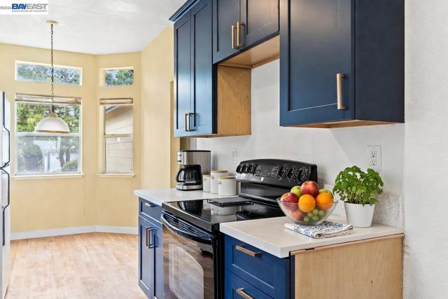 104 Bridgeview Ct, Crockett, CA 94525