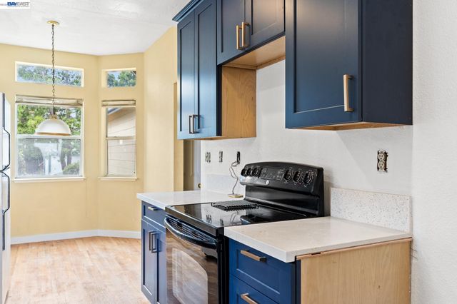 104 Bridgeview Ct, Crockett, CA 94525