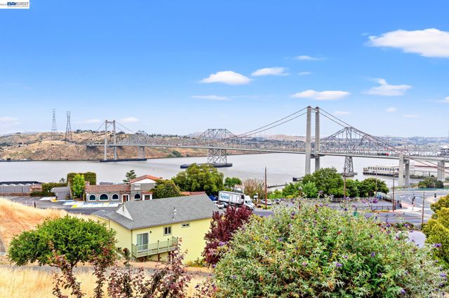 104 Bridgeview Ct, Crockett, CA 94525