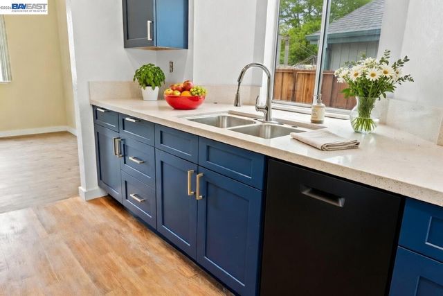 104 Bridgeview Ct, Crockett, CA 94525