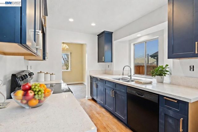 104 Bridgeview Ct, Crockett, CA 94525