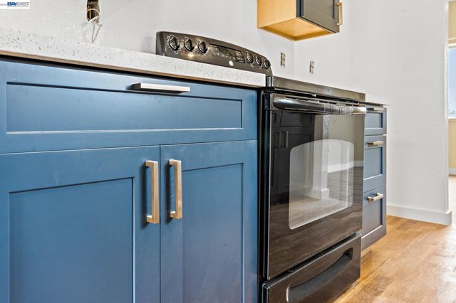 104 Bridgeview Ct, Crockett, CA 94525