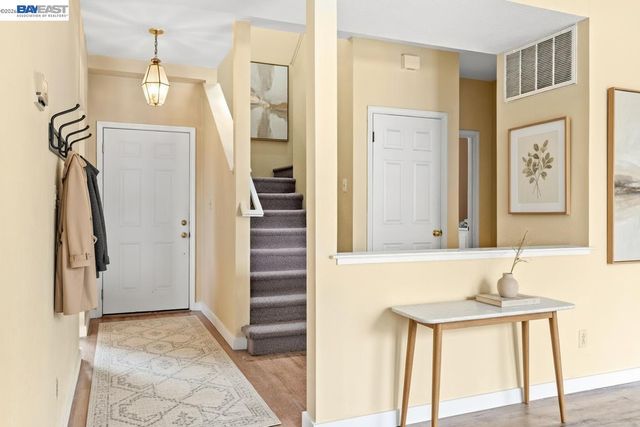 104 Bridgeview Ct, Crockett, CA 94525