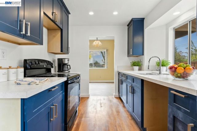 104 Bridgeview Ct, Crockett, CA 94525