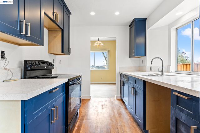 104 Bridgeview Ct, Crockett, CA 94525