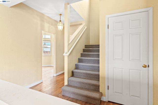 104 Bridgeview Ct, Crockett, CA 94525