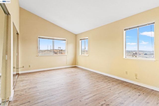 104 Bridgeview Ct, Crockett, CA 94525