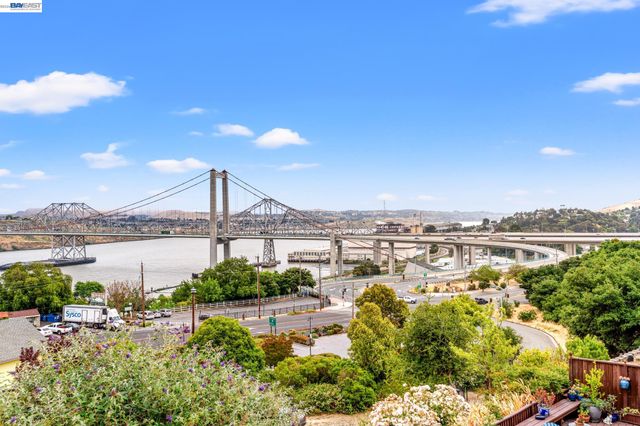 104 Bridgeview Ct, Crockett, CA 94525