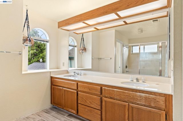 104 Bridgeview Ct, Crockett, CA 94525