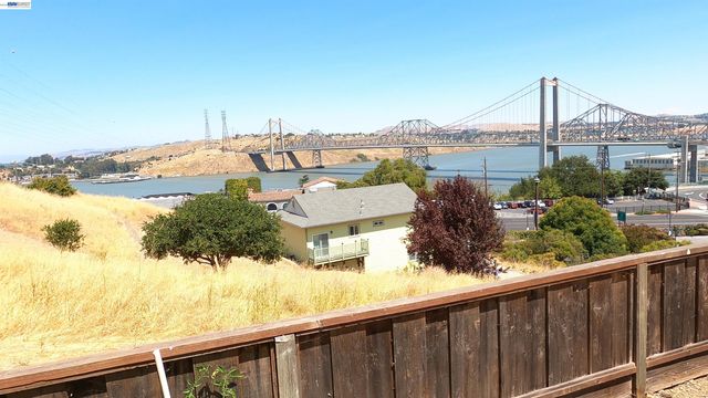 104 Bridgeview Ct, Crockett, CA 94525