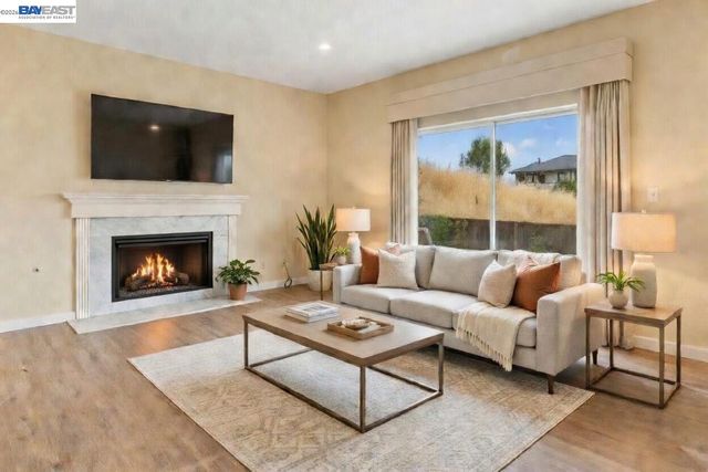 104 Bridgeview Ct, Crockett, CA 94525