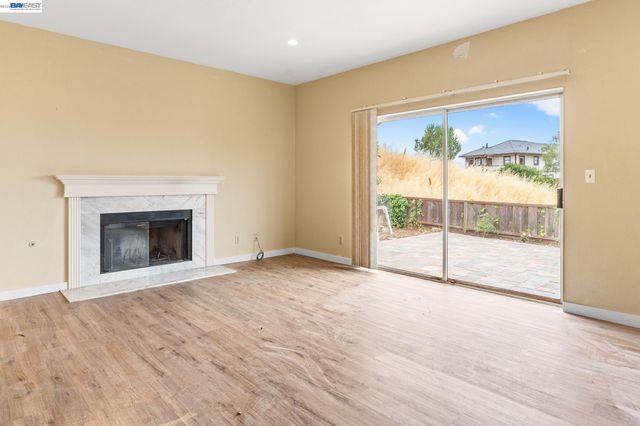 104 Bridgeview Ct, Crockett, CA 94525