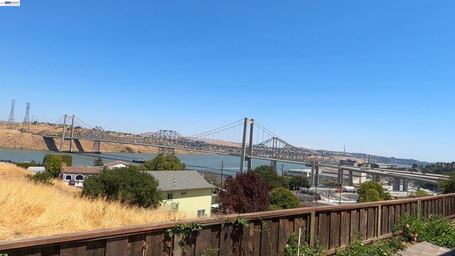 104 Bridgeview Ct, Crockett, CA 94525