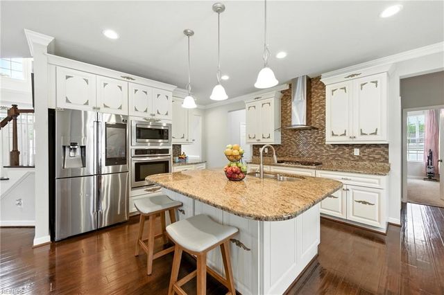 700 Renee LN, Chesapeake, VA 23322