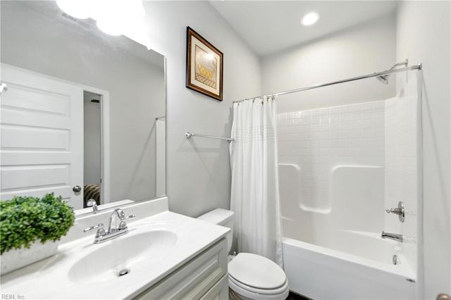 700 Renee LN, Chesapeake, VA 23322