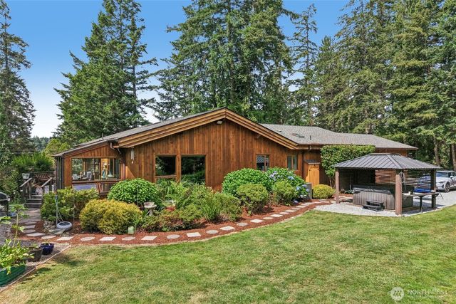1834 Lake Drive, Camano Island, WA 98282