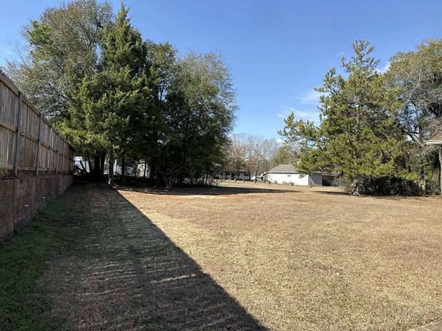 105 Rainbow Drive, Dothan, AL 36303