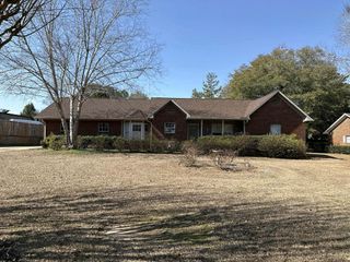105 Rainbow Drive, Dothan, AL 36303