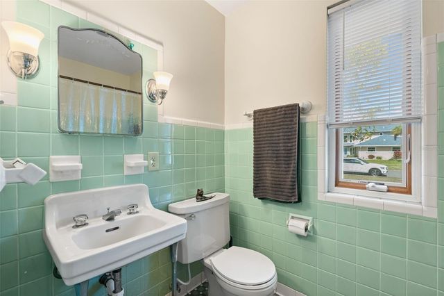 7549 WESTMORELAND DRIVE, Sarasota, FL 34243