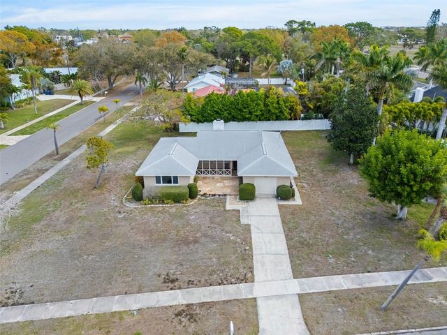 7549 WESTMORELAND DRIVE, Sarasota, FL 34243