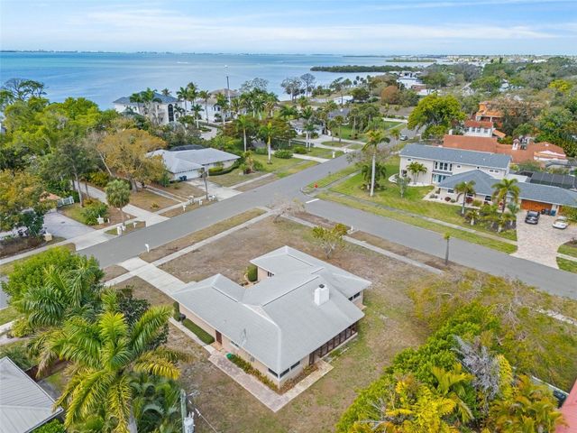 7549 WESTMORELAND DRIVE, Sarasota, FL 34243