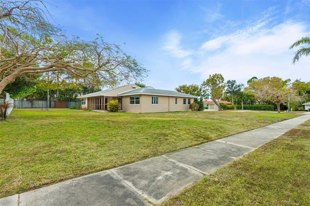 7549 WESTMORELAND DRIVE, Sarasota, FL 34243