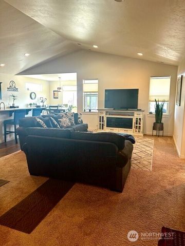 813 Madeleine Court, East Wenatchee, WA 98802