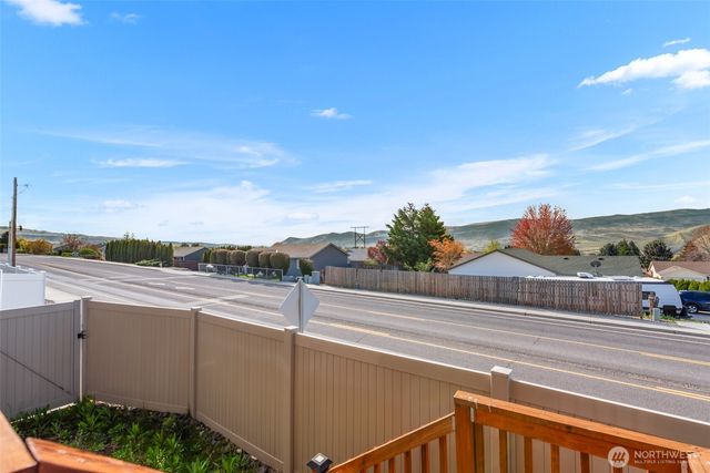813 Madeleine Court, East Wenatchee, WA 98802