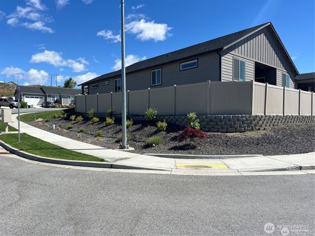 813 Madeleine Court, East Wenatchee, WA 98802