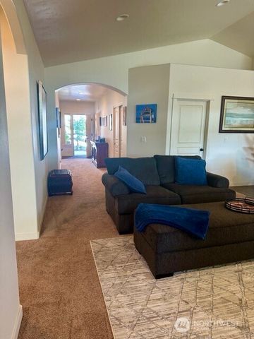 813 Madeleine Court, East Wenatchee, WA 98802