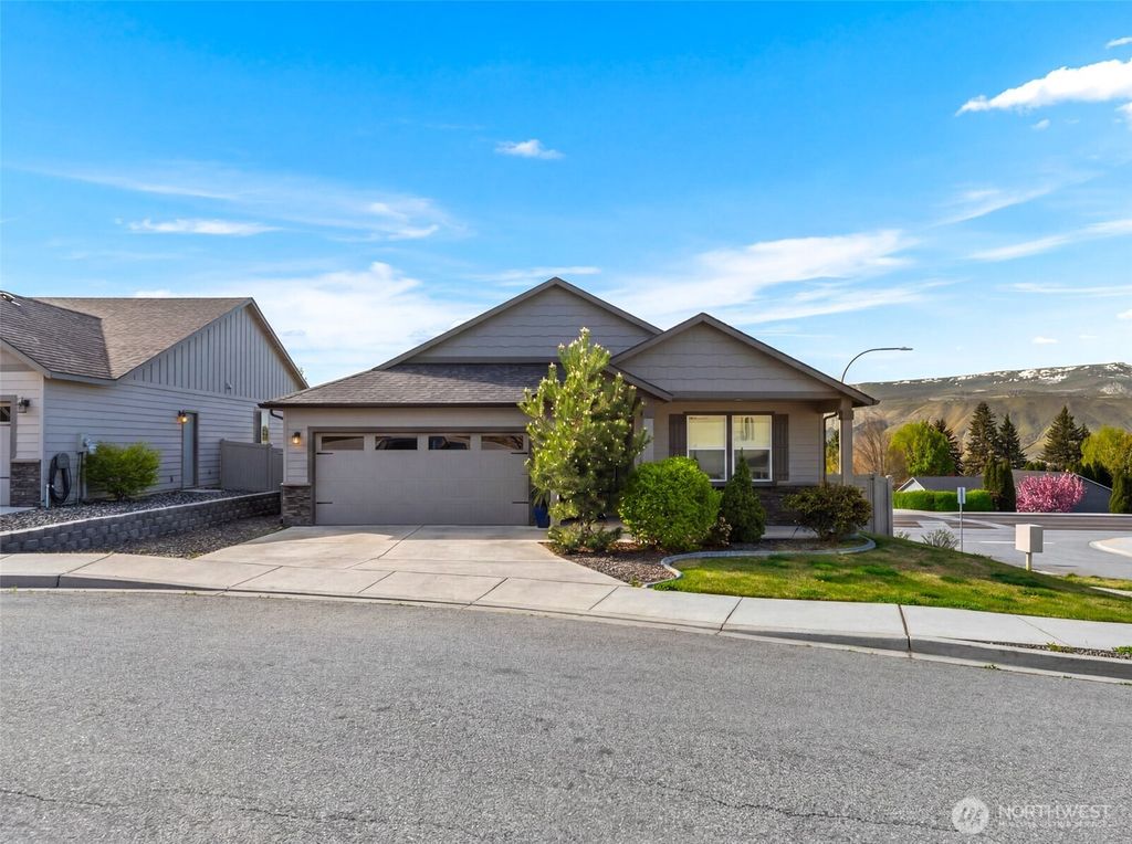 813 Madeleine Court, East Wenatchee, WA 98802