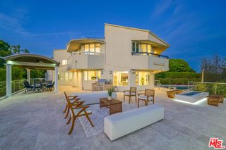 1121 Roberto Lane, Los Angeles, CA 90077