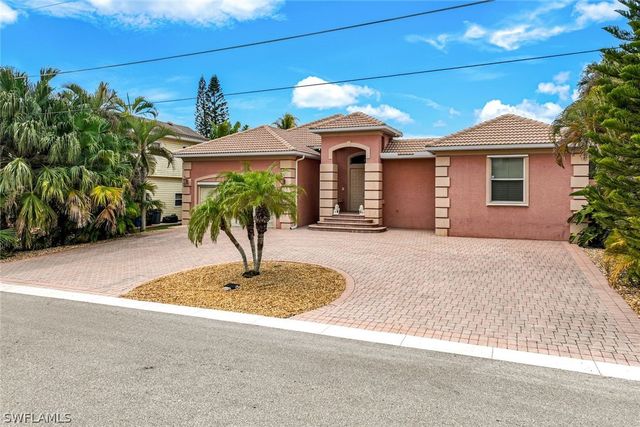 27259 High Seas LN, Bonita Springs, FL 34135