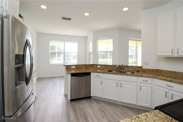 3927 Aurora CT, Naples, FL 34116