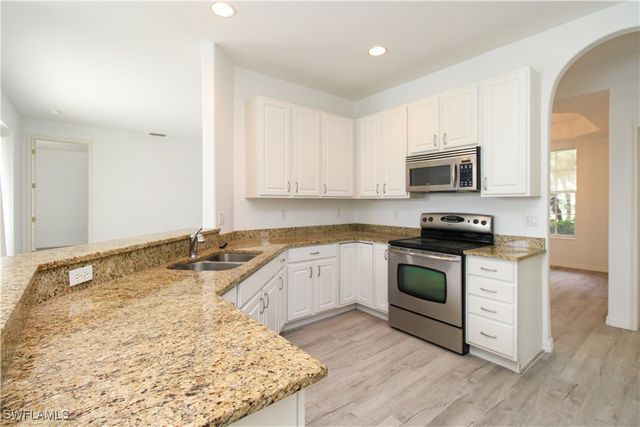 3927 Aurora CT, Naples, FL 34116