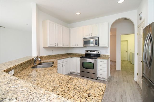 3927 Aurora CT, Naples, FL 34116